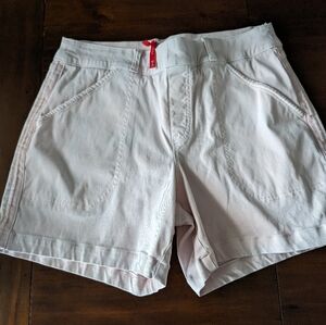 Light pink pull on short